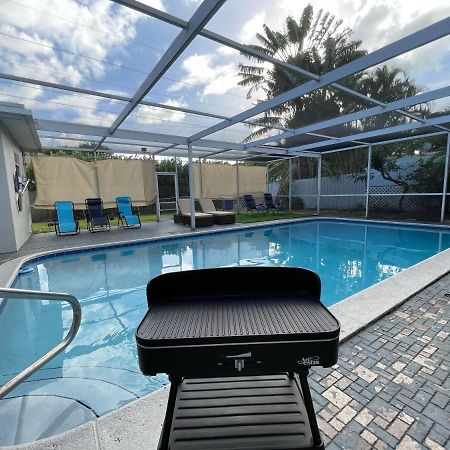 Pool Vacation Villa Hollywood Bagian luar foto