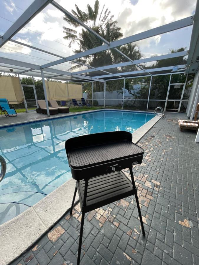 Pool Vacation Villa Hollywood Bagian luar foto